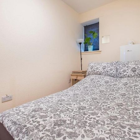 2 Bed Central Ness Apart - May Court Инвернес Екстериор снимка
