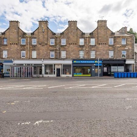 2 Bed Central Ness Apart - May Court Инвернес Екстериор снимка