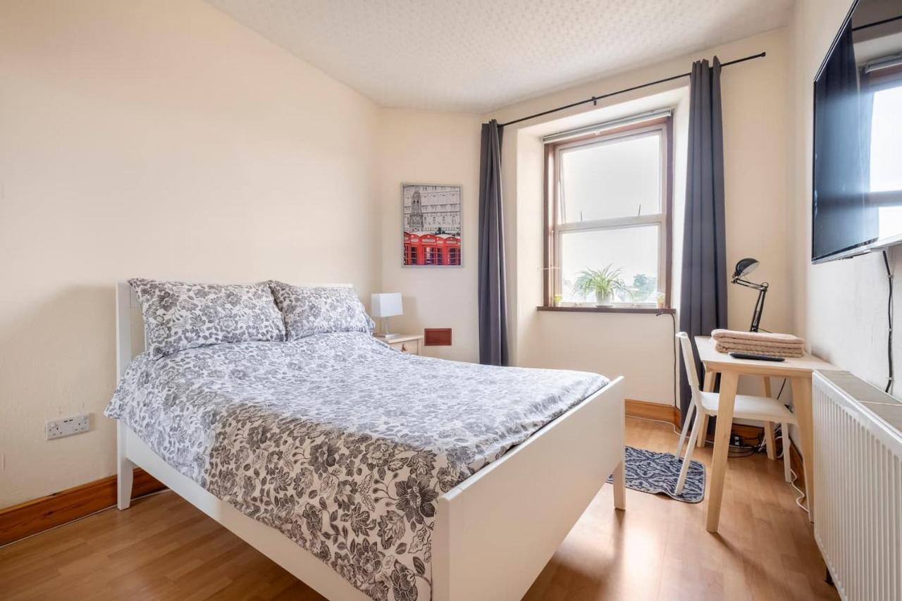 2 Bed Central Ness Apart - May Court Инвернес Екстериор снимка