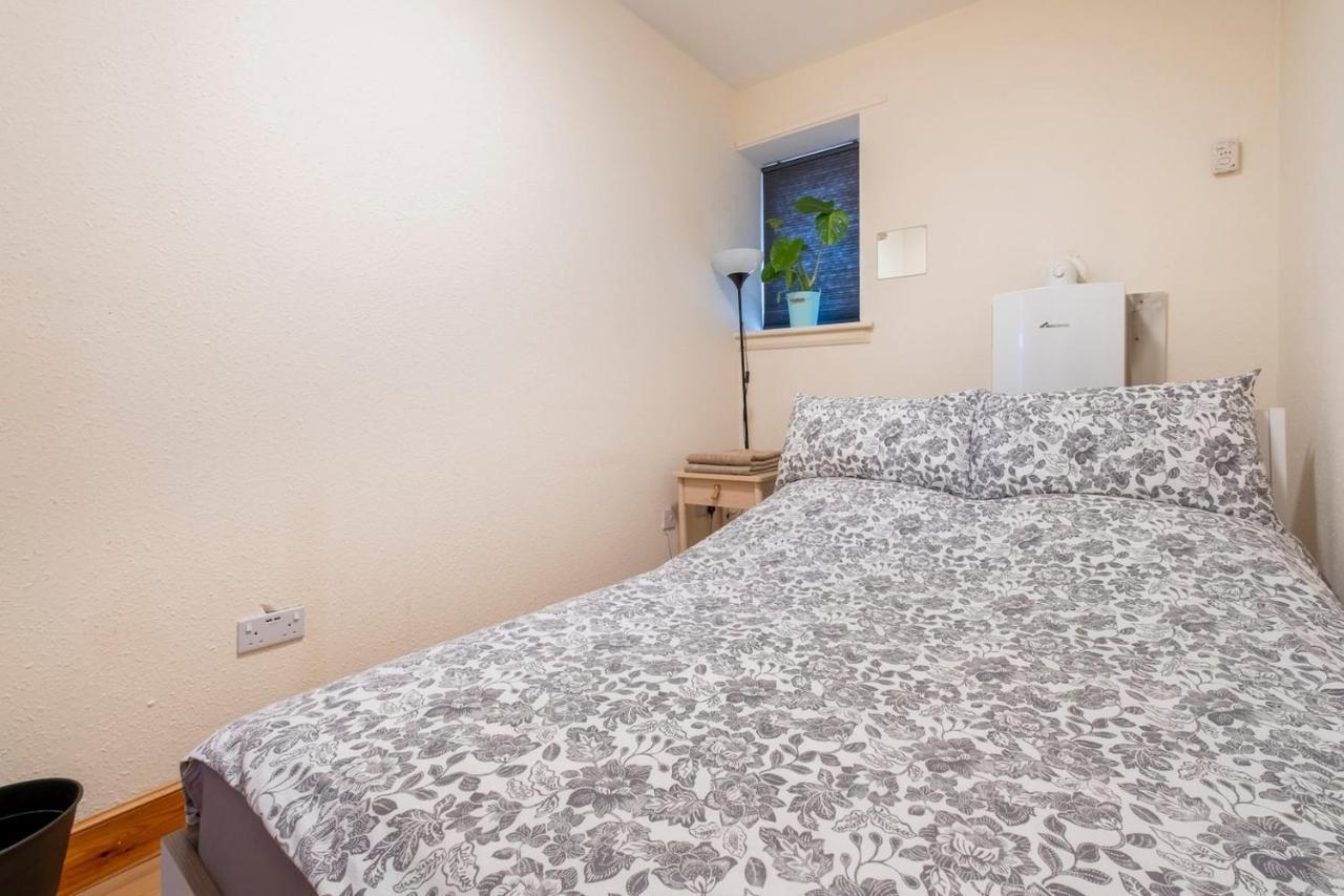 2 Bed Central Ness Apart - May Court Инвернес Екстериор снимка