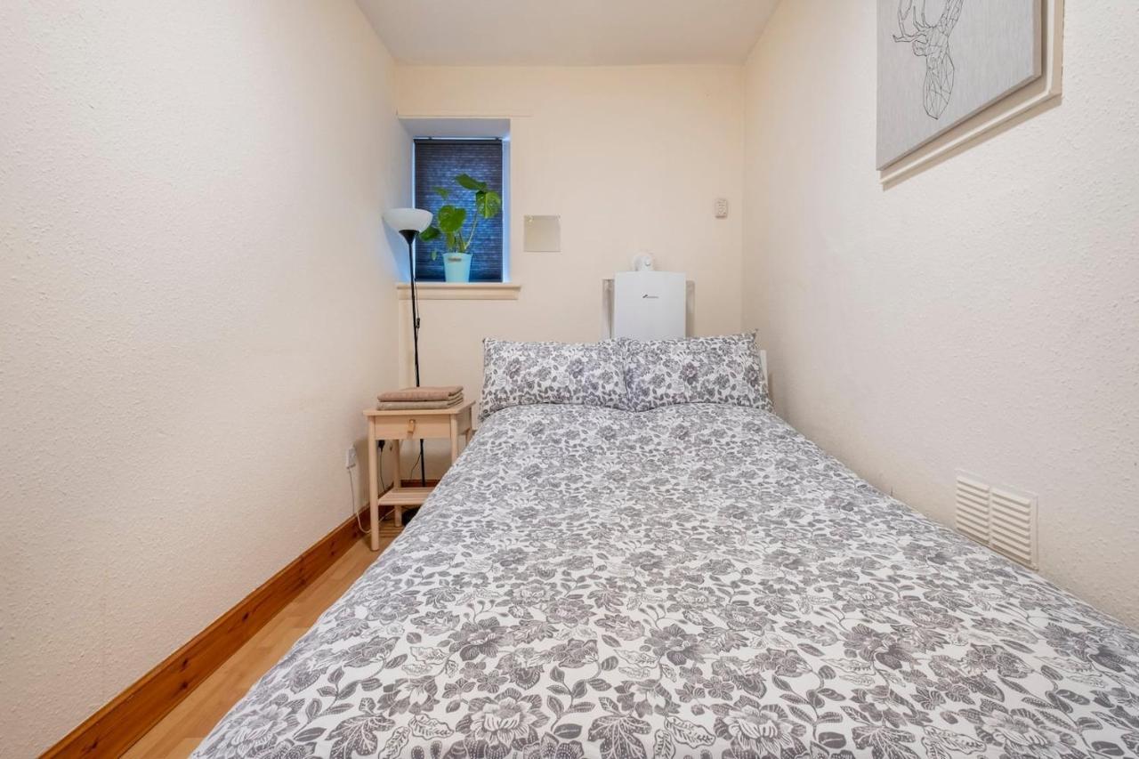 2 Bed Central Ness Apart - May Court Инвернес Екстериор снимка