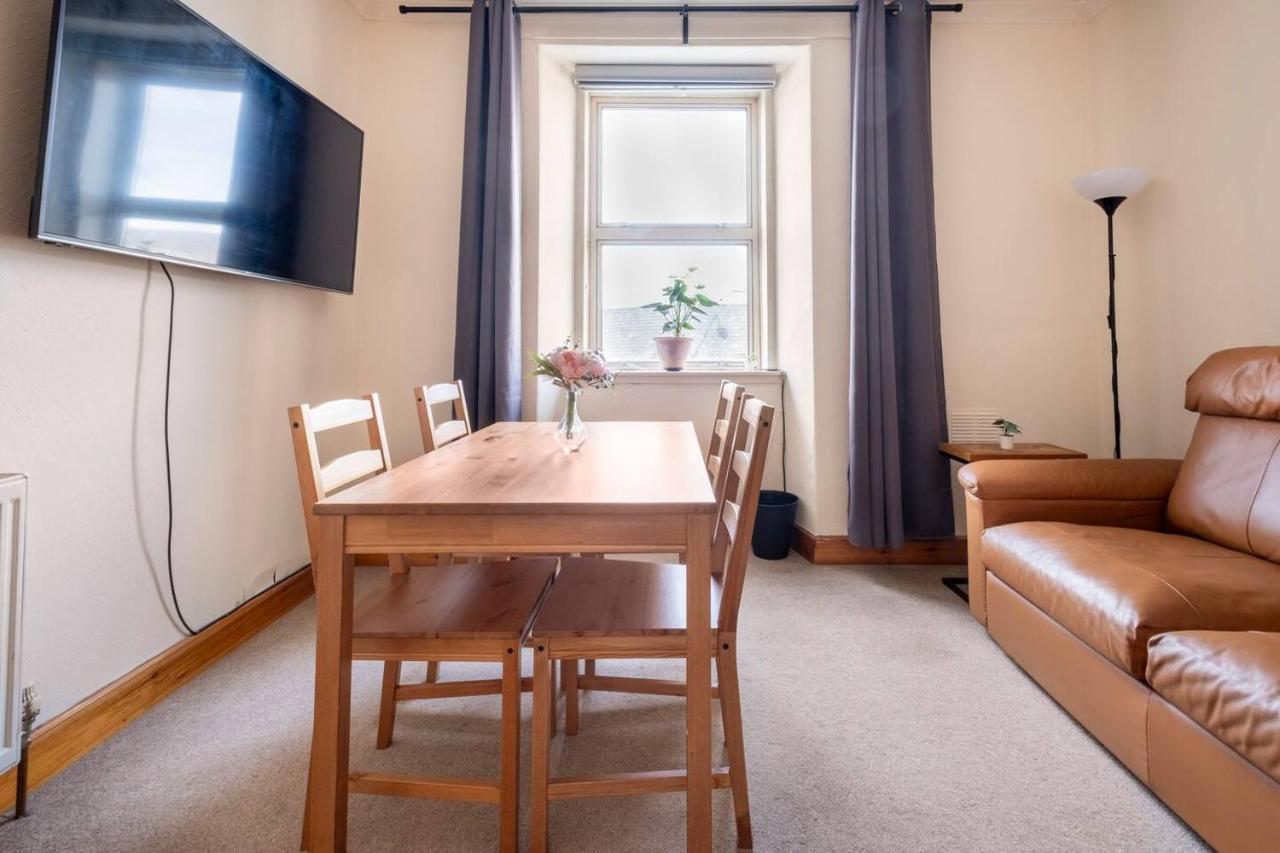 2 Bed Central Ness Apart - May Court Инвернес Екстериор снимка