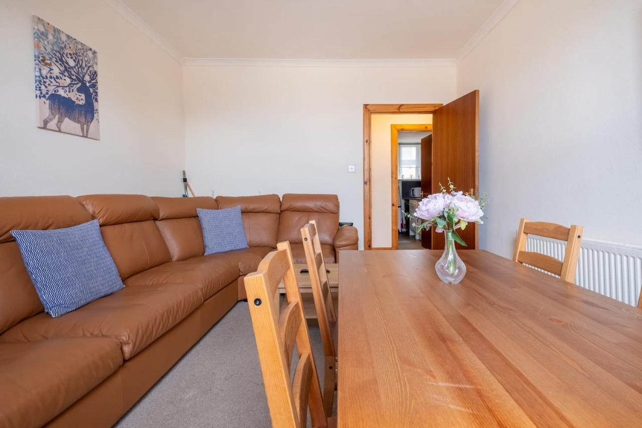 2 Bed Central Ness Apart - May Court Инвернес Екстериор снимка