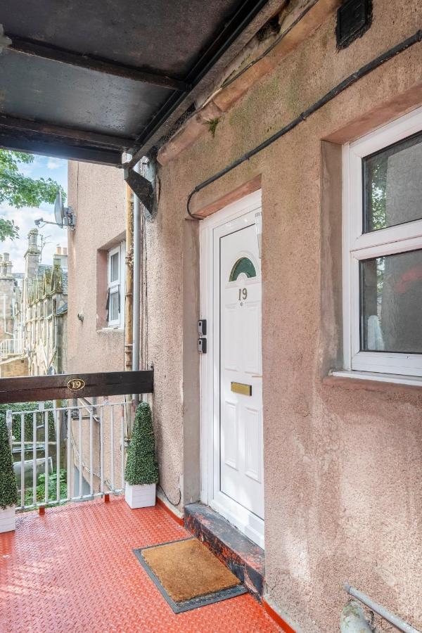 2 Bed Central Ness Apart - May Court Инвернес Екстериор снимка