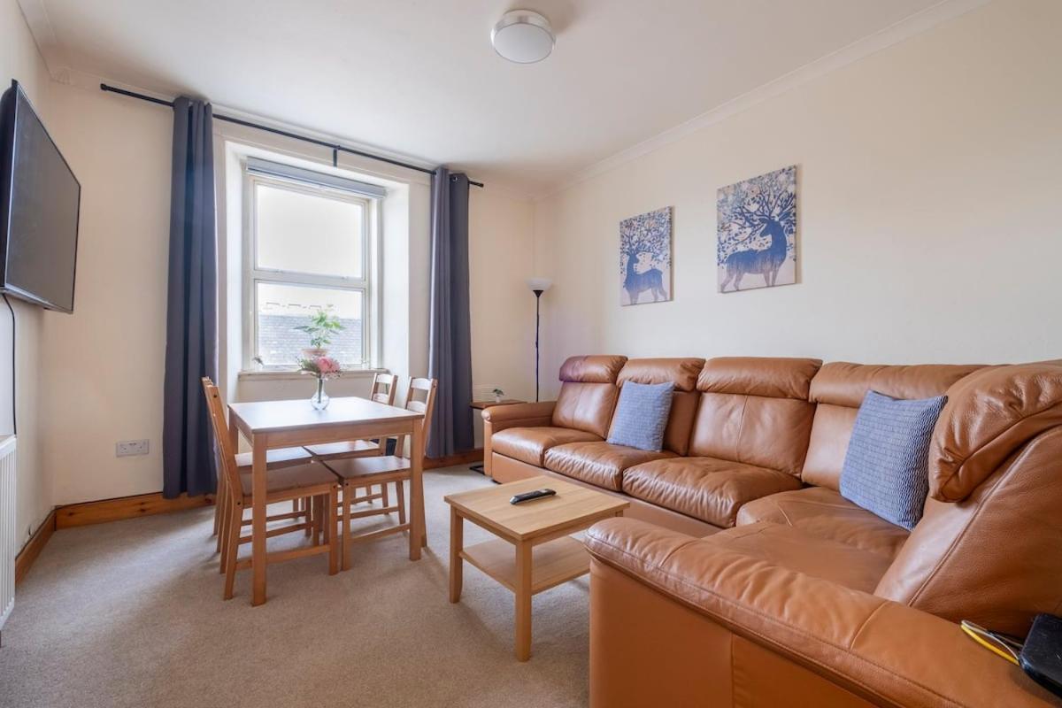2 Bed Central Ness Apart - May Court Инвернес Екстериор снимка