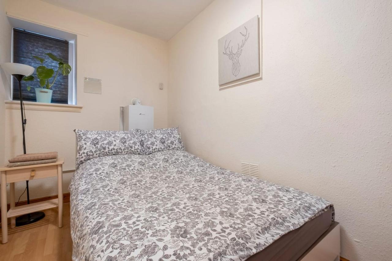 2 Bed Central Ness Apart - May Court Инвернес Екстериор снимка
