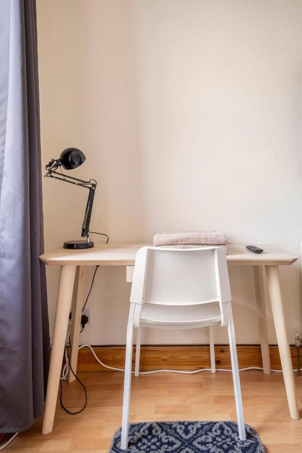 2 Bed Central Ness Apart - May Court Инвернес Екстериор снимка