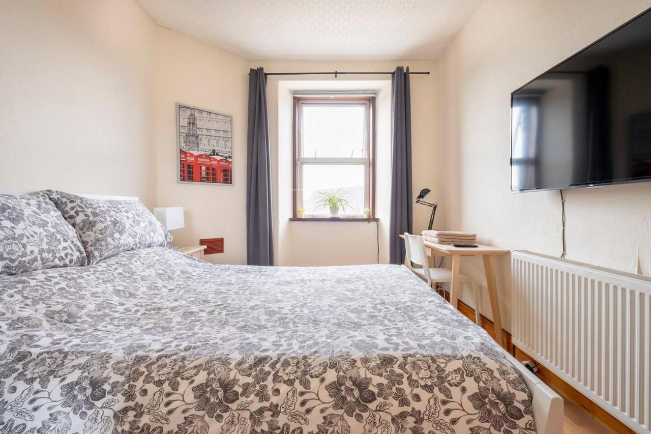 2 Bed Central Ness Apart - May Court Инвернес Екстериор снимка