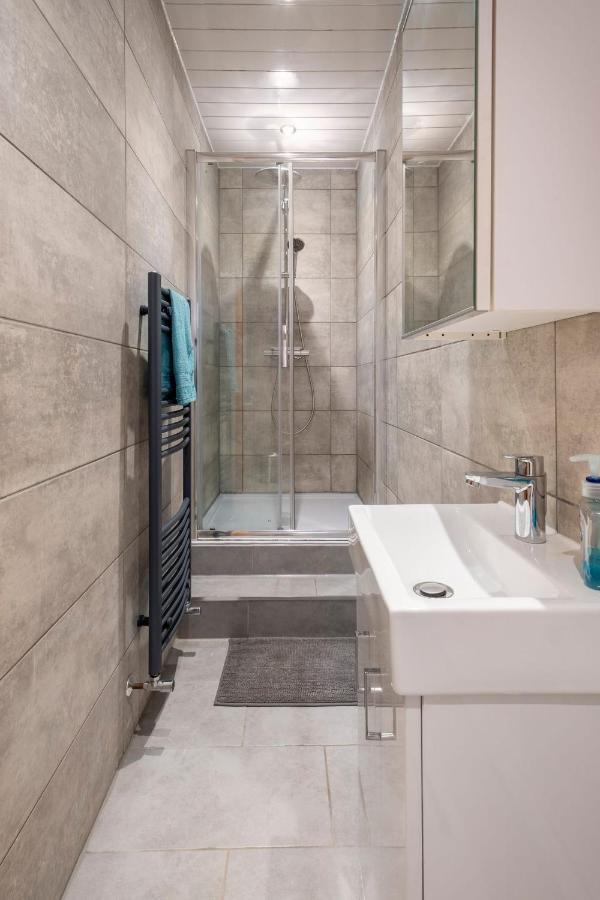 2 Bed Central Ness Apart - May Court Инвернес Екстериор снимка